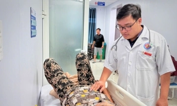 Number of suspected food poisoning cases after eating banh mi in Quang Ngai surpasses 100
