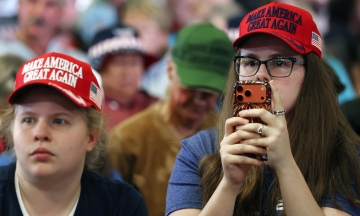‘Reverse red wave’ threatens Republican Party