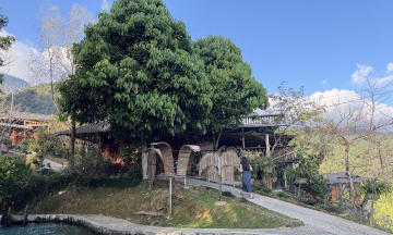 Hmong people at the foot of Hoang Lien Son mountains embrace tourism