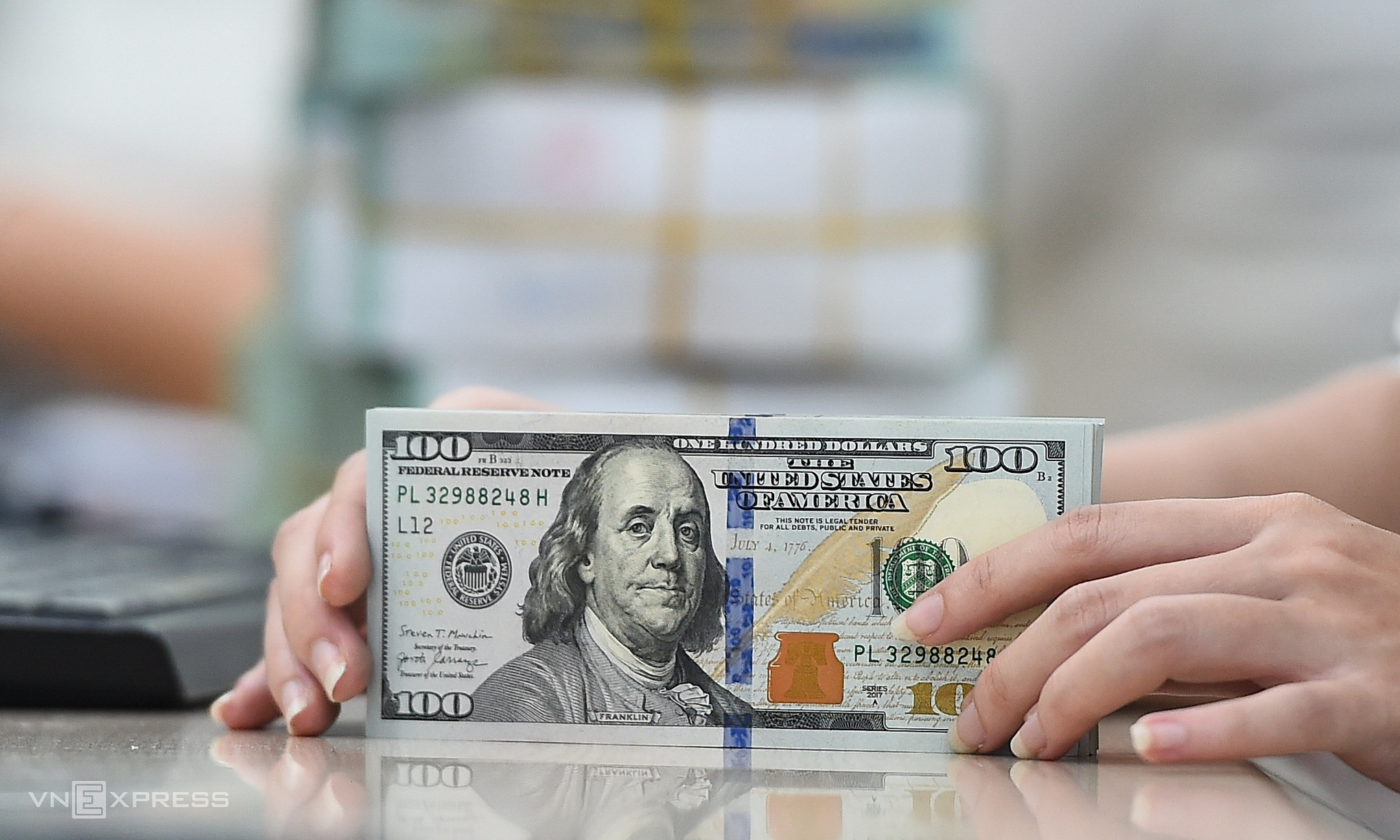 Free market USD rate surpasses banks