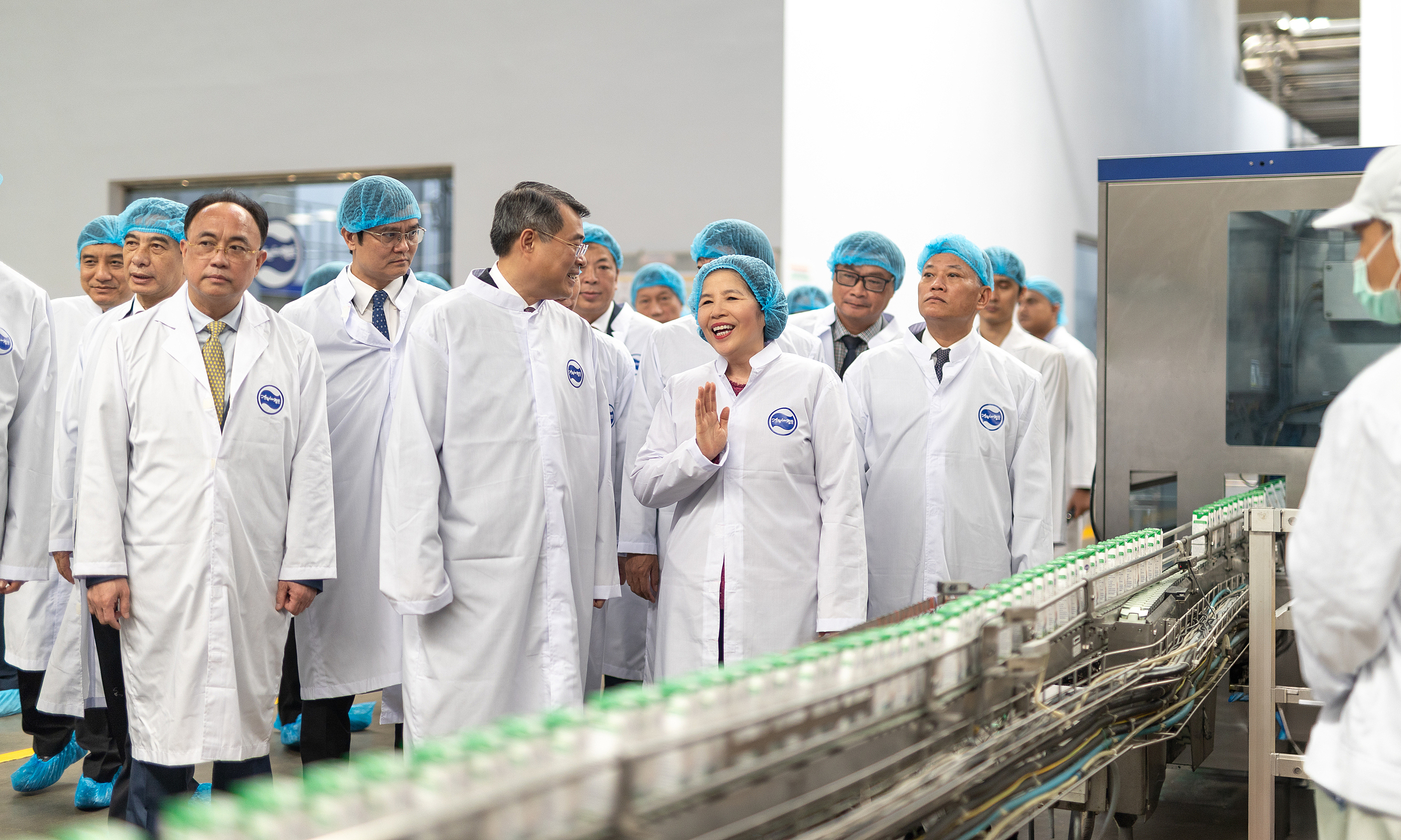 Prime Minister Le Minh Hung visits Vinamilk's 51,7 million USD project