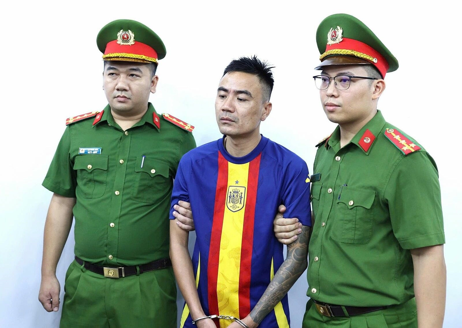 Thang "At" arrested after livestream incident provoking man in Trang An