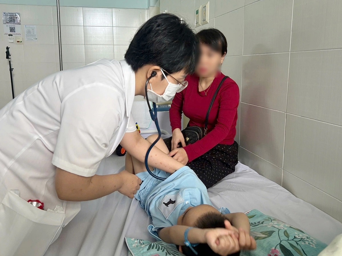39 children, three pregnant women in Quang Ngai suspected of food poisoning after eating bread