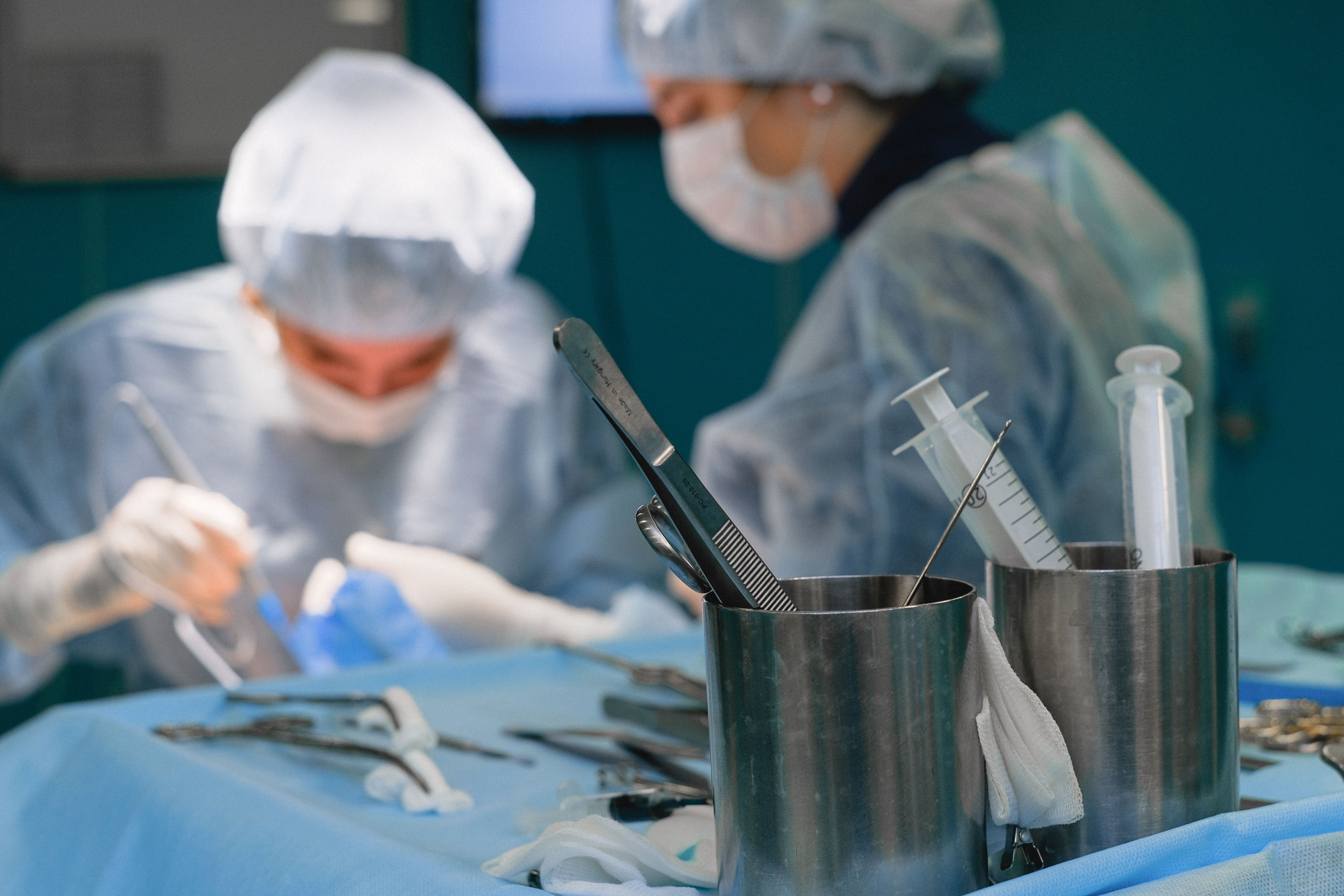 18 cm bead chain knotted in 26-year-old man's bladder