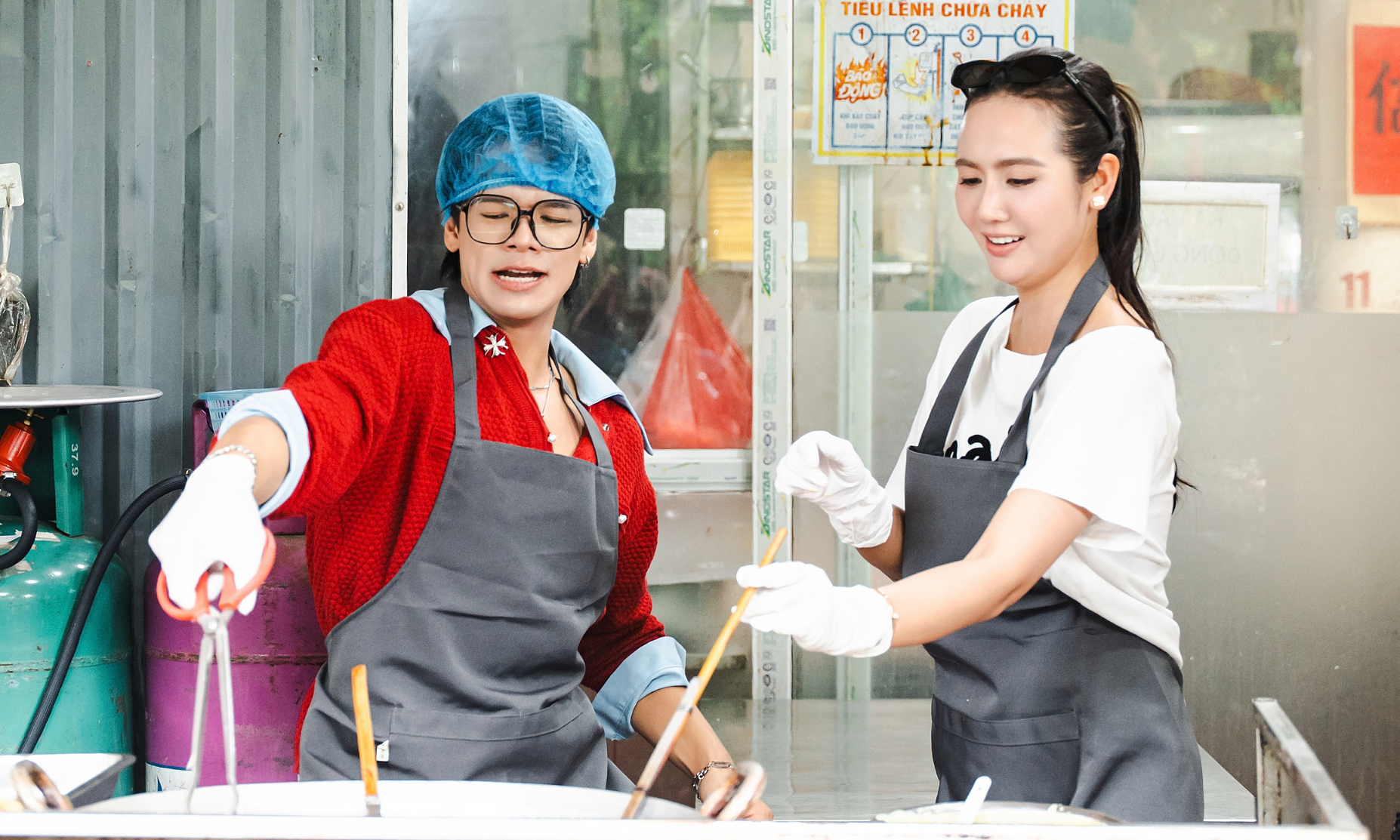 Huyen Lizzie, Trong Hieu fry West Lake shrimp cakes