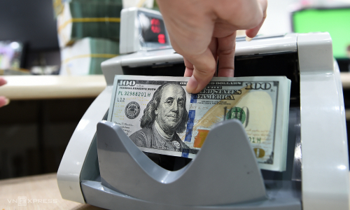 Two bank employees aided Chinese 'kingpin' in smuggling 40 million USD