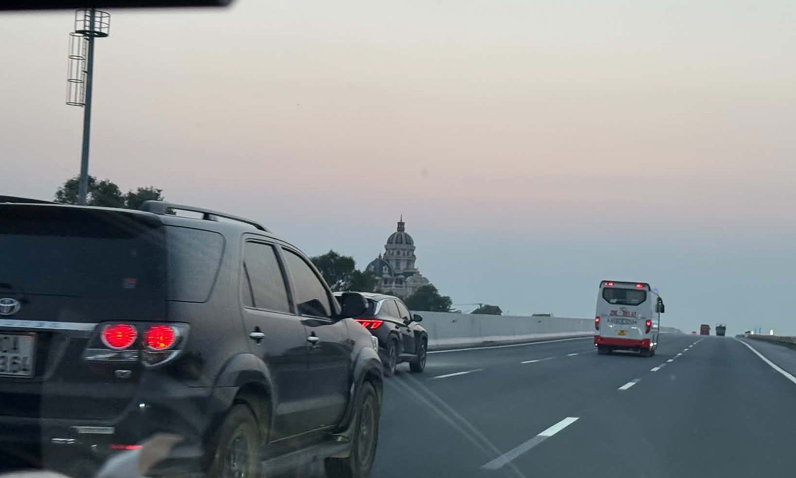 When can drivers overtake on the right?
