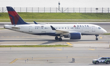 Actress bites flight attendant, demands to open plane door mid-flight