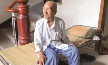 A 101-year-old man loves soft drinks, seafood