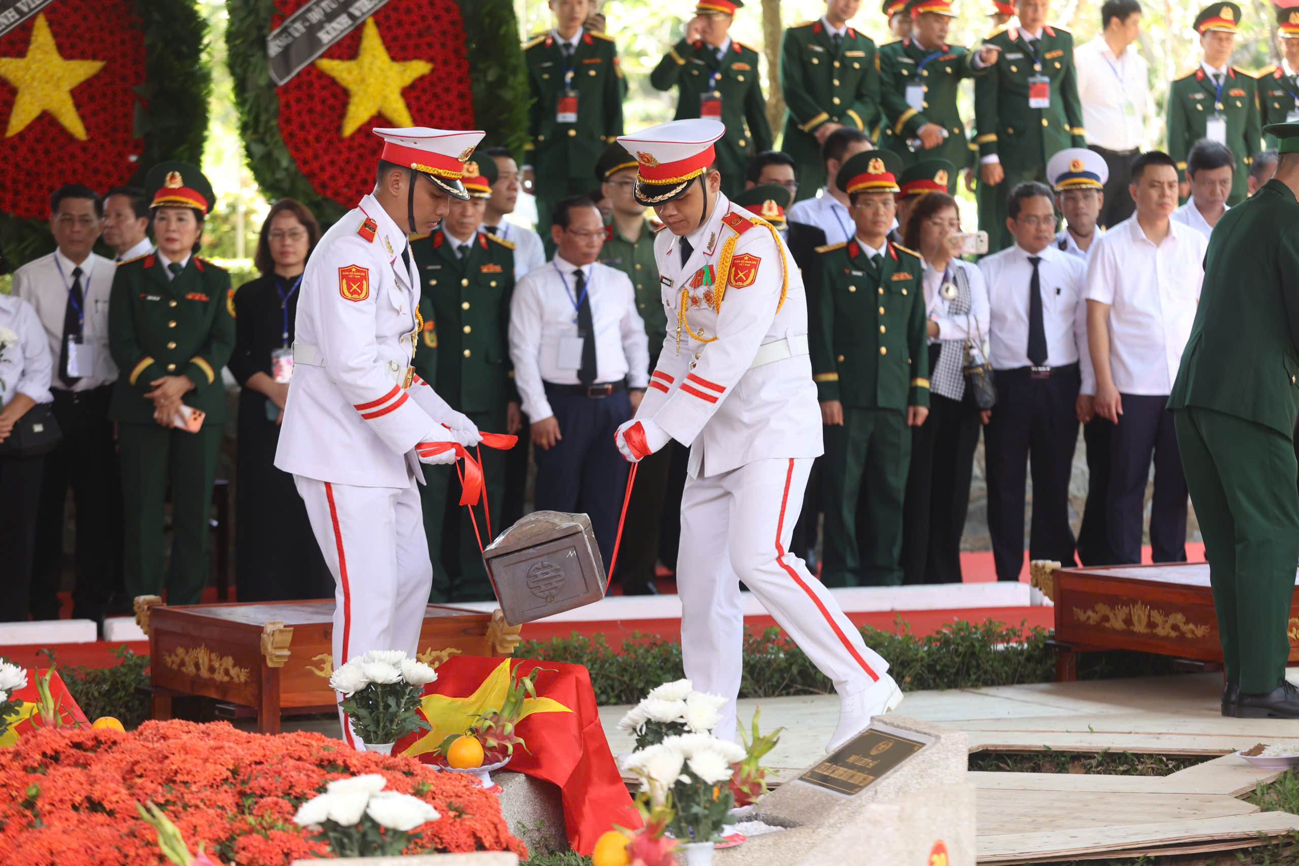 Reburial of 731 fallen soldiers' remains completed at Le Thi Rieng Park