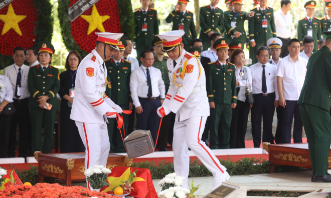 Reburial of 731 fallen soldiers' remains completed at Le Thi Rieng Park