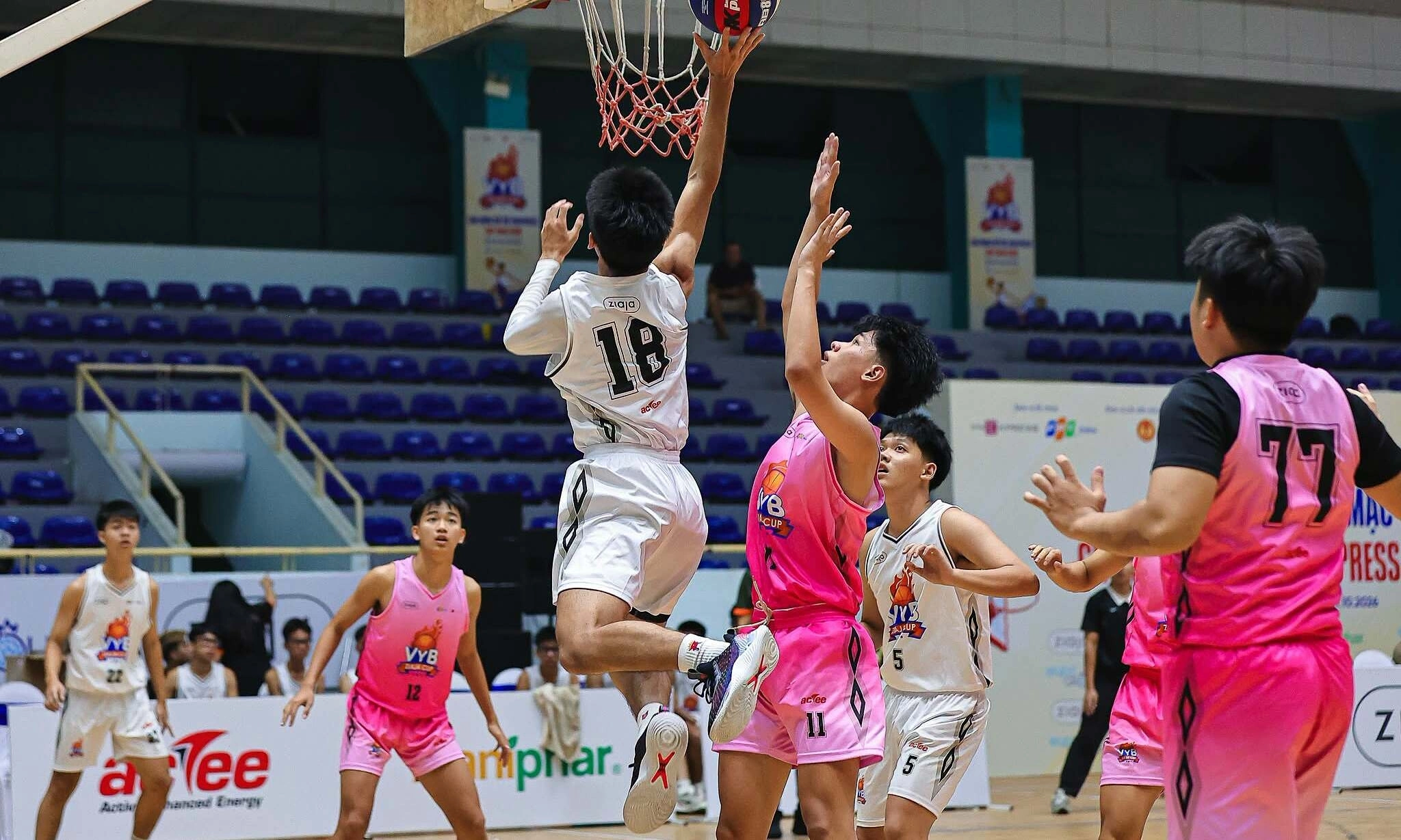 40 teams compete in 3x3 at VnExpress Youth Basketball - Ziaja Cup