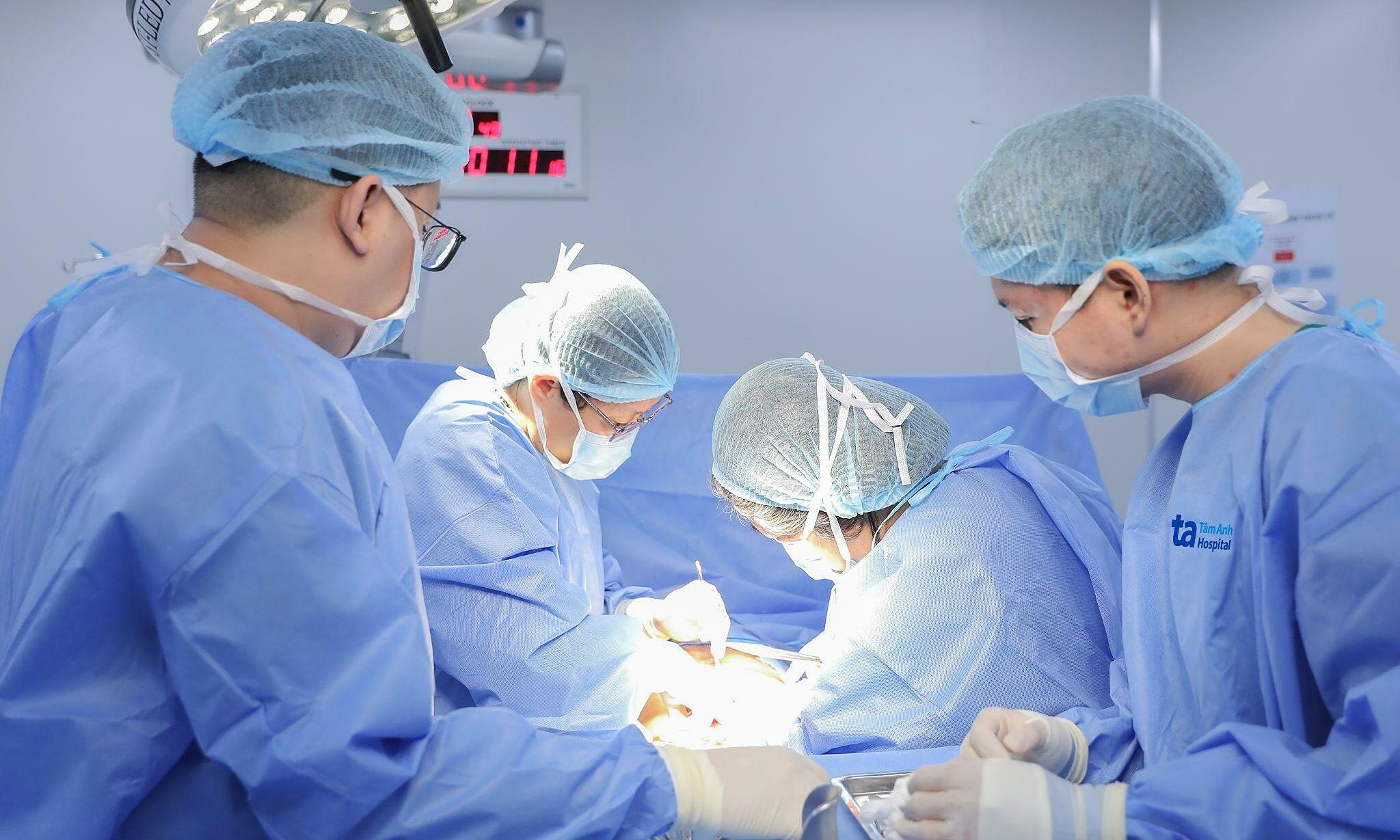 Removing 25 uterine fibroids from a woman