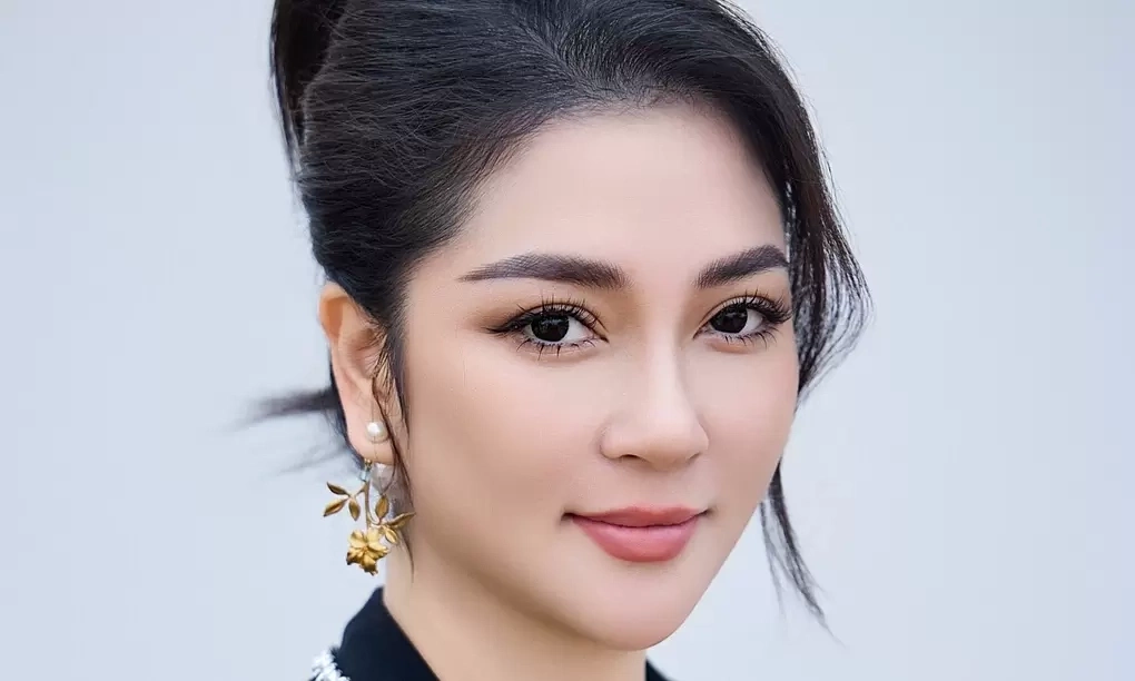 Miss Nguyen Thi Huyen becomes a doctor