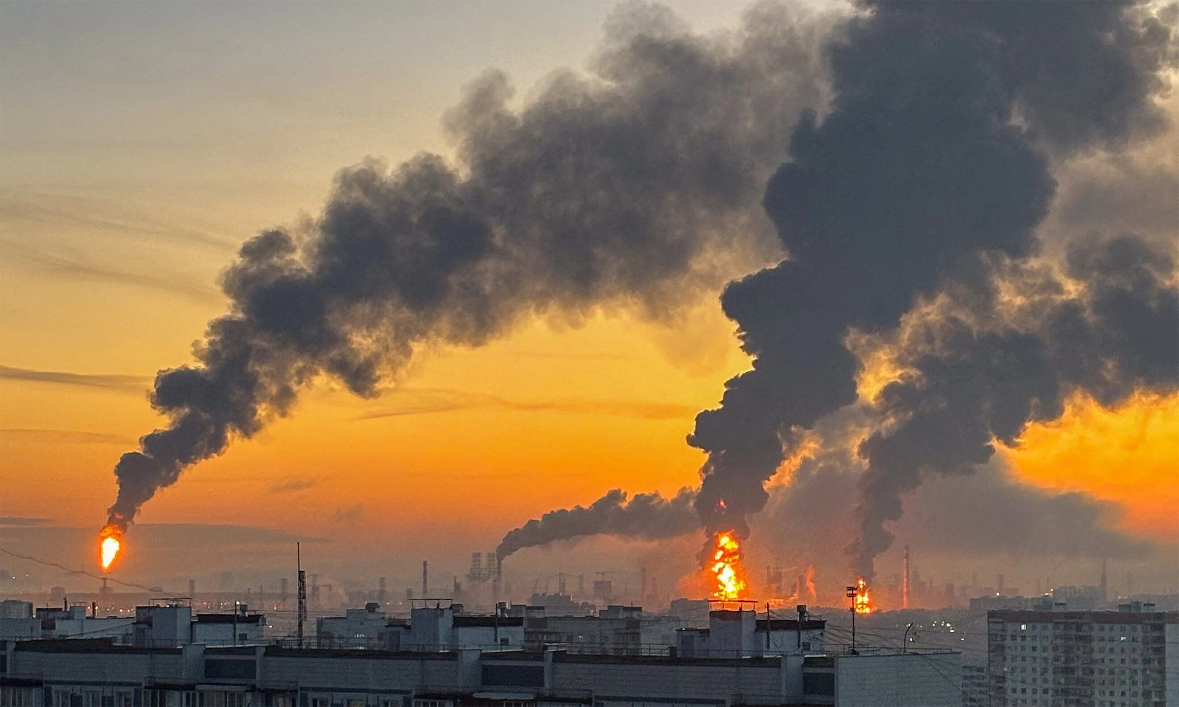 Zelensky orders resumption of strikes on Russian oil refineries