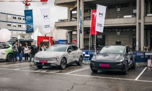 US and Chinese automakers compete in smart driving technology