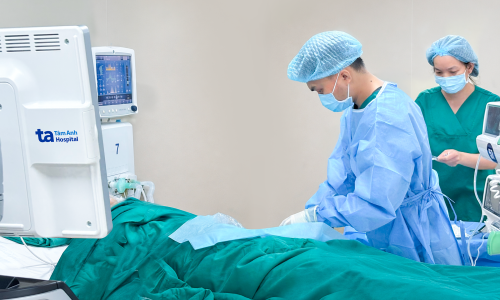 Elderly woman suffers septic shock, respiratory failure