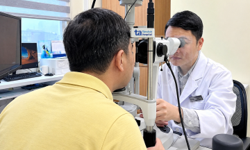 Who should get regular eye exams?
