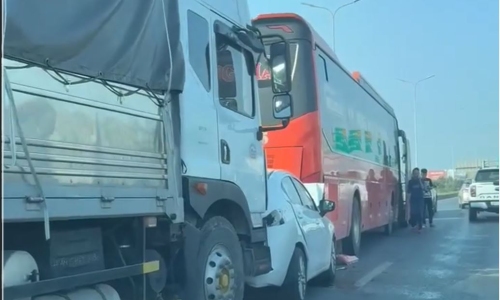 7-vehicle chain collision on Hanoi - Bac Giang expressway