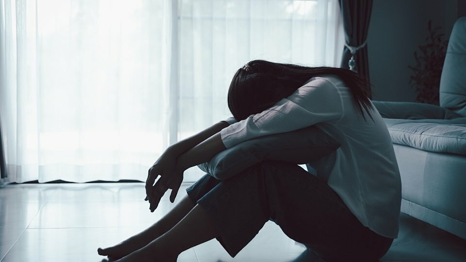 Freelancer resorts to self-harm due to depression, feeling 'anonymous' compared to peers
