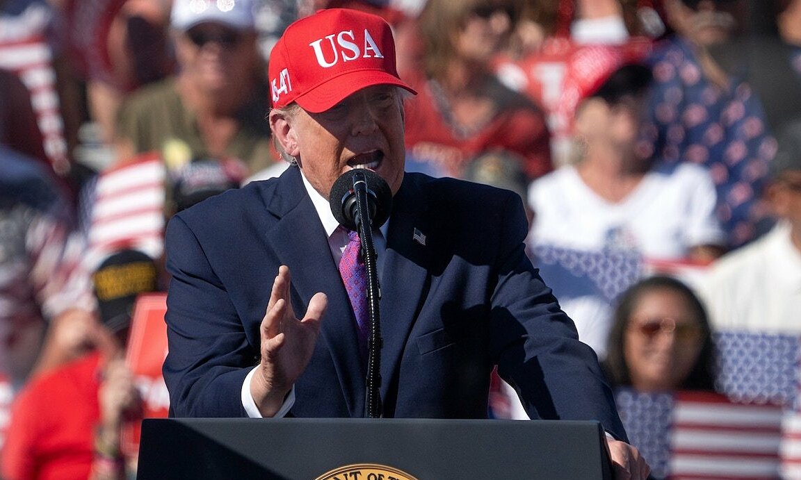 U.S. president threatens to execute by firing squad those who leaked Iran airstrike plan