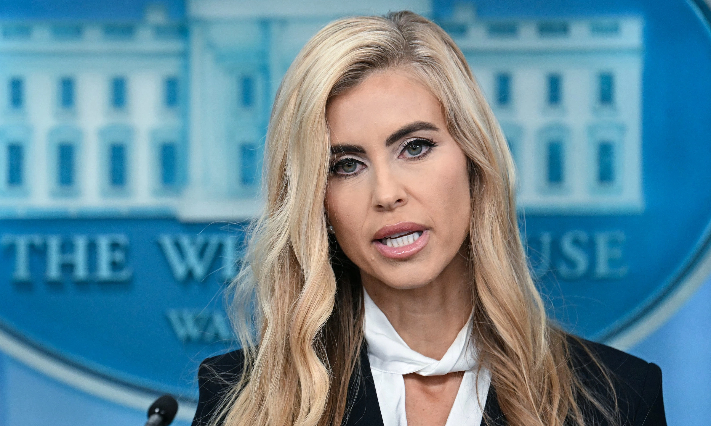 White House press secretary admits to failing bar exam