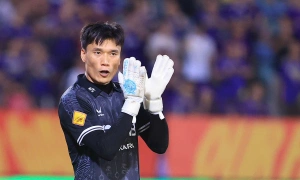 Bui Tien Dung concedes eight goals in two V-League matches