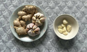 Doctor suggests 5 'golden' foods to boost immunity in the elderly