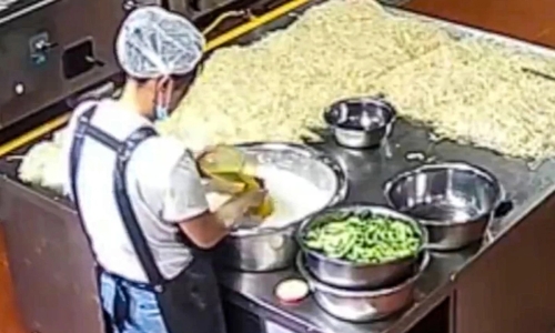 Preschool mixes paint into food, 200 children suffer lead poisoning
