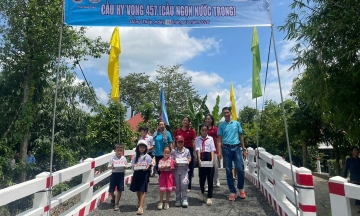 Over 2.3 Billion VND to Build Four Hope Bridges in the Mekong Delta