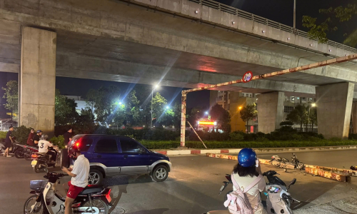 Height restriction bar falls on motorcyclist