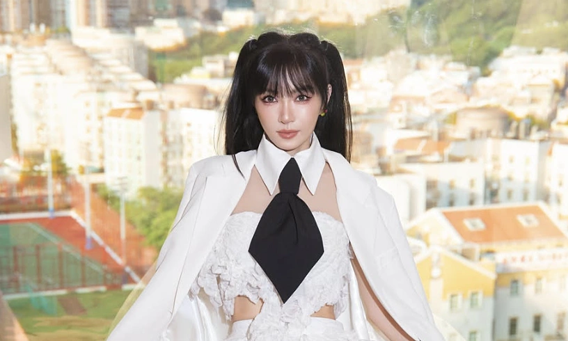 Secrets to a 51-year-old singer's youthful figure