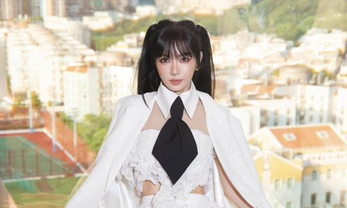 Secrets to a 51-year-old singer's youthful figure