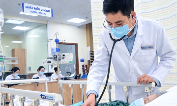 Thrombolytic drug injection restores cerebral blood flow