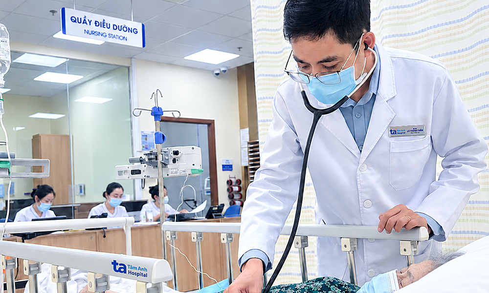 Thrombolytic drug injection restores cerebral blood flow