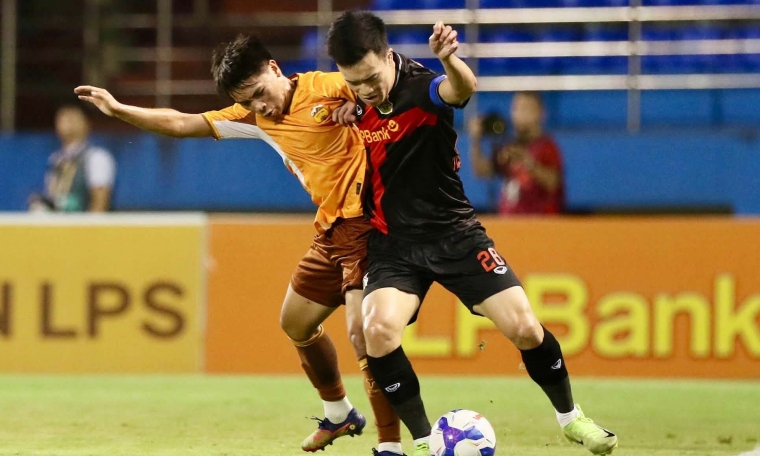 HAGL suffers comeback defeat in 7-goal, 2-red-card V-League match