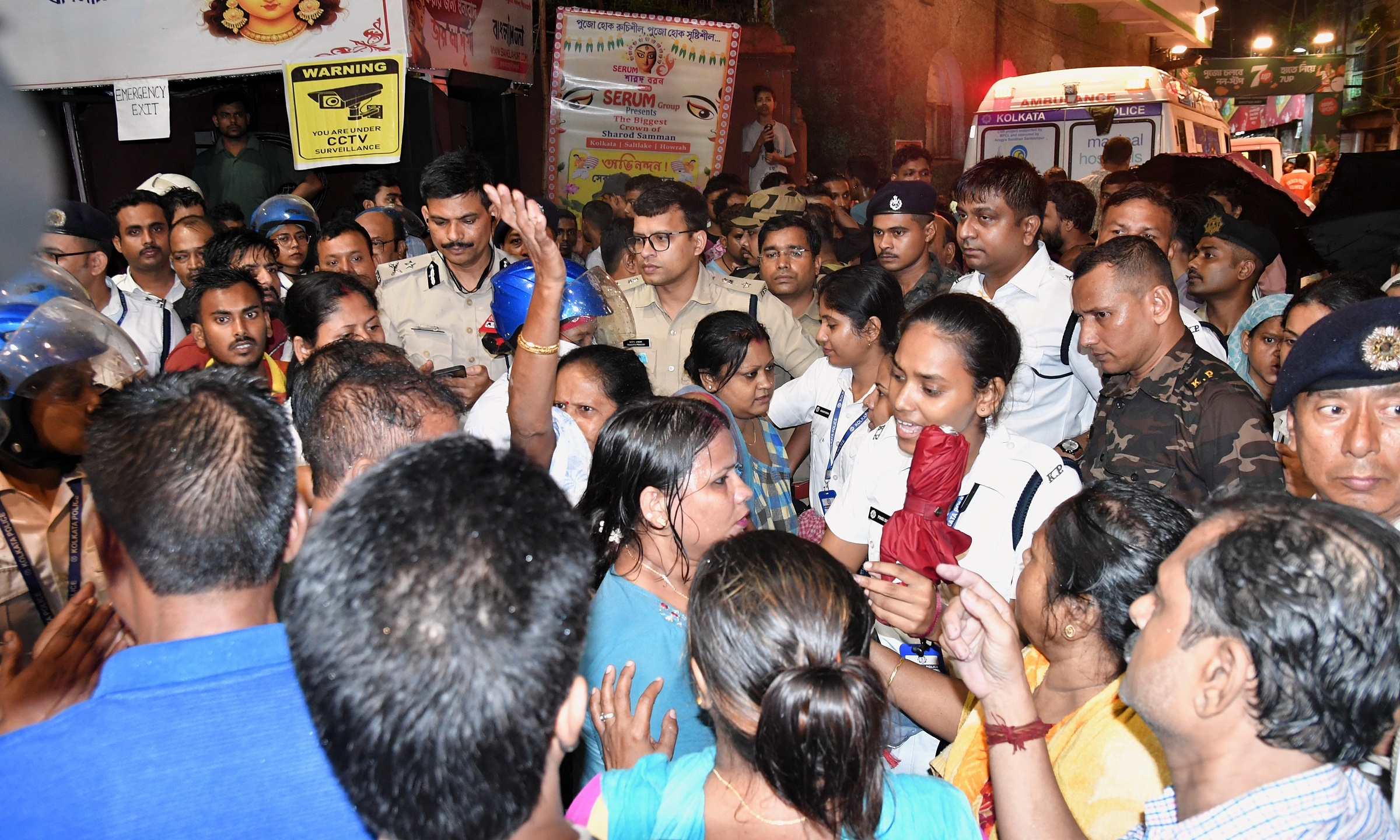 Crowd crush at Indian festival leaves 19 dead