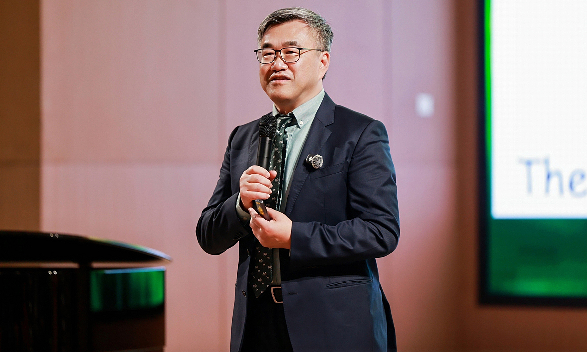 World's top cardiovascular expert dies while attending conference