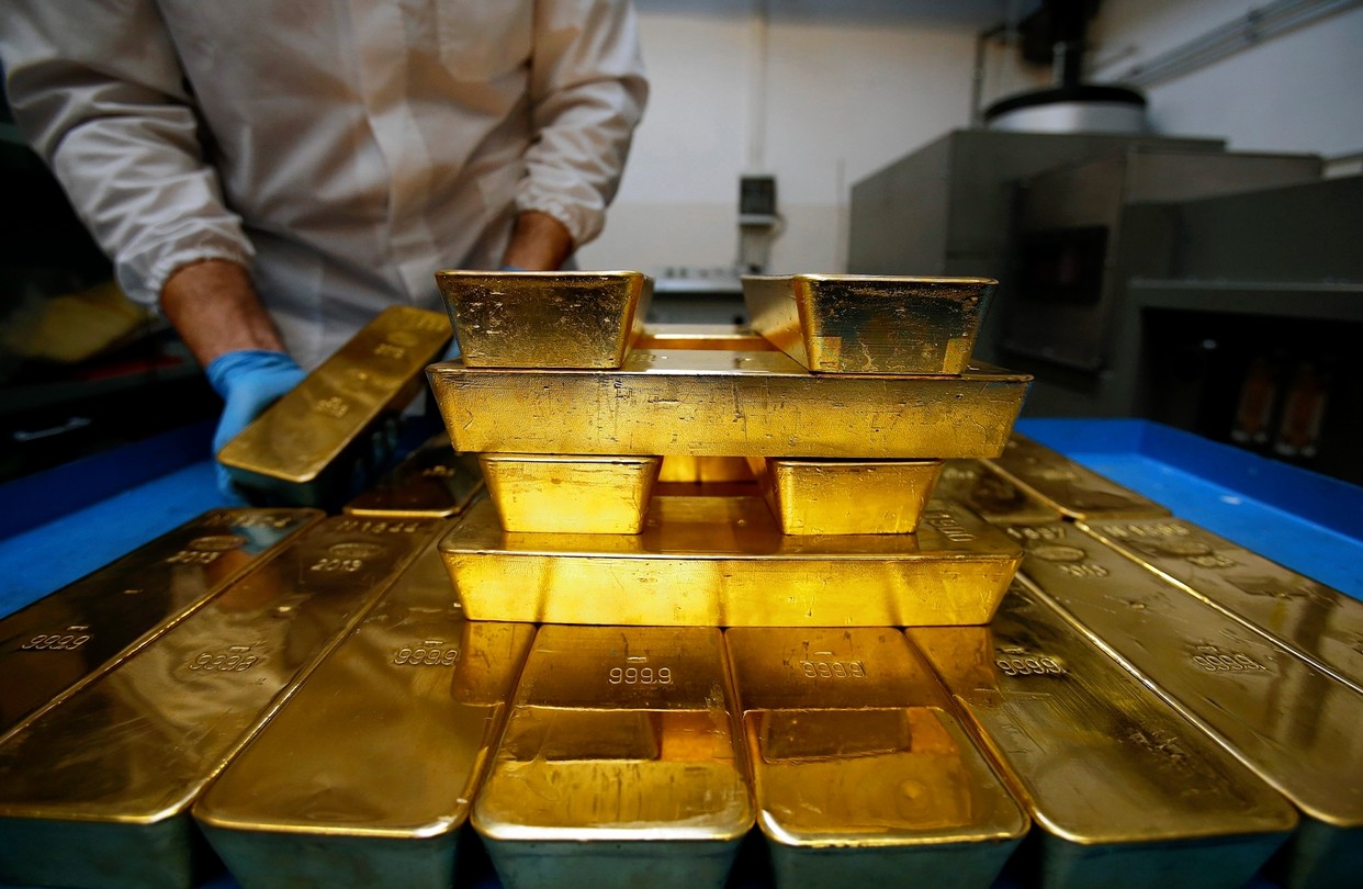 Global gold prices face unpredictable movements