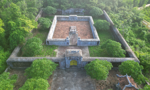 The resting place of the first Nguyen lord