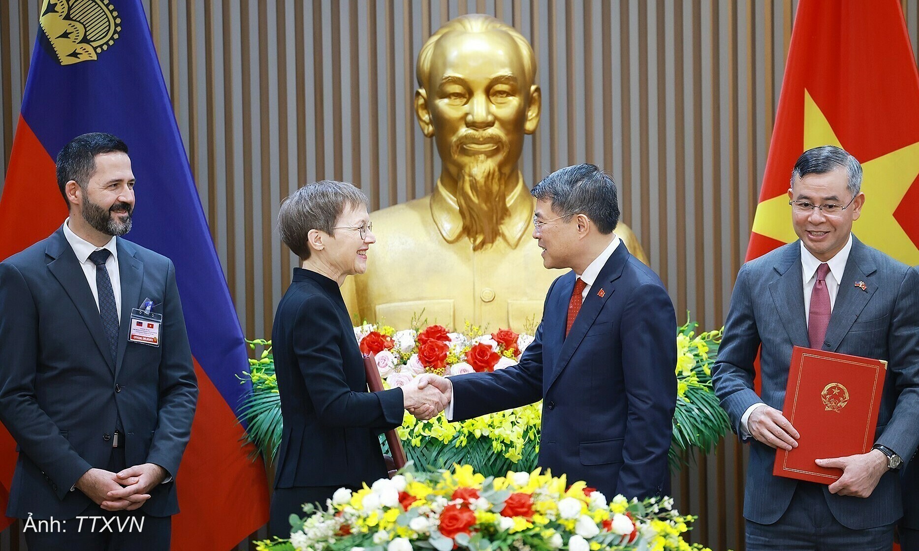 Vietnam requests Liechtenstein share international asset management experience