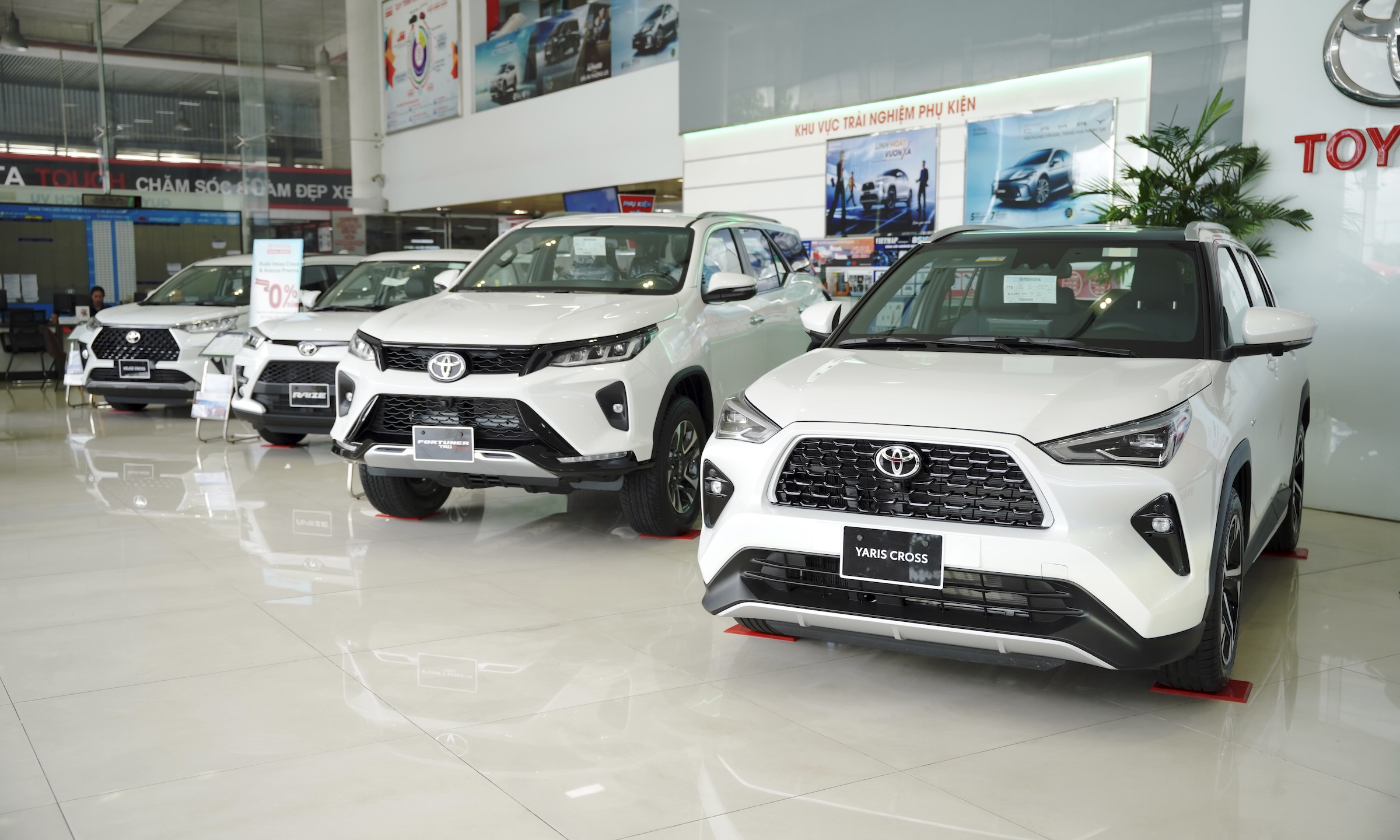 Toyota Vios, Veloz, Yaris Cross offer promotions worth tens of millions of dong