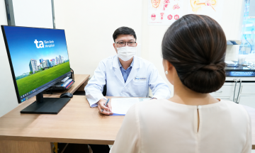 Is nasal congestion from smelling milk flowers due to allergic rhinitis?