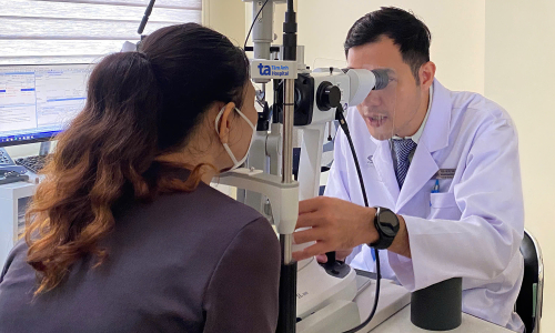 Dental infection spreads to eye socket, causing vision loss