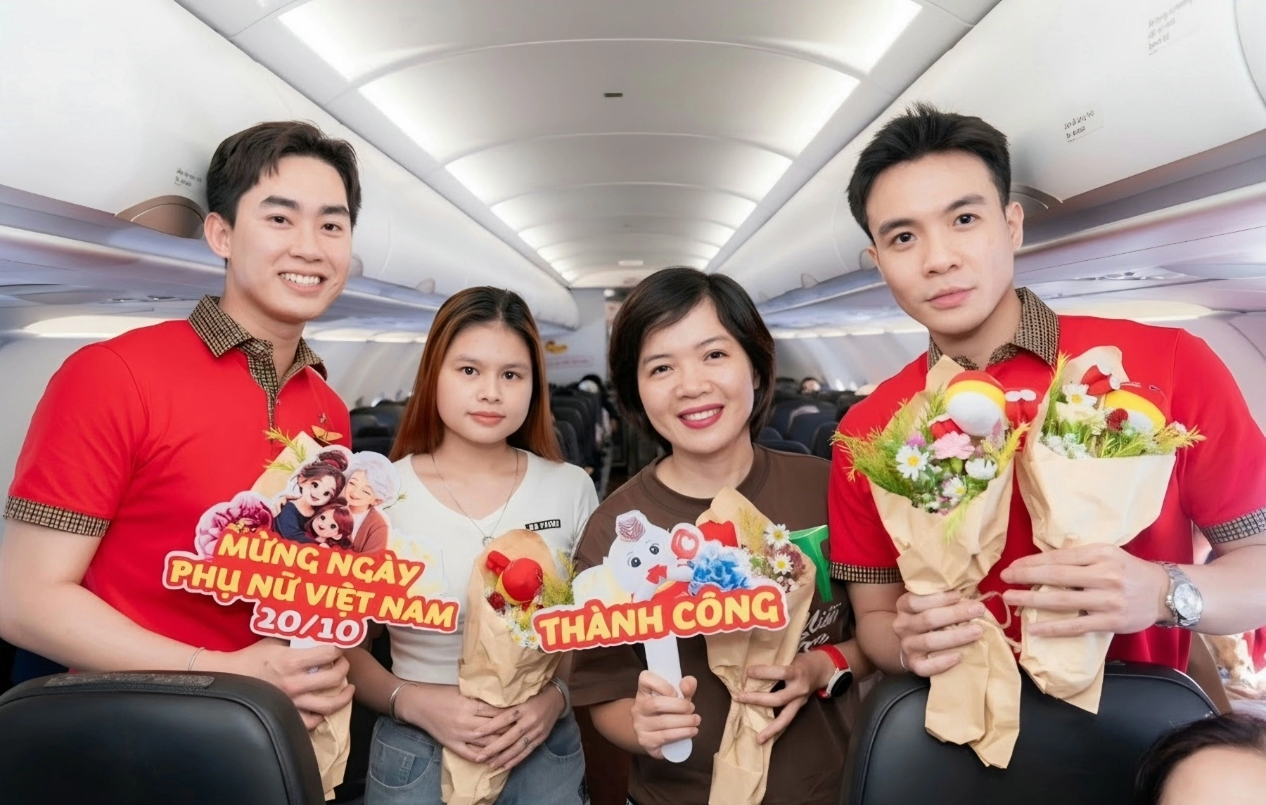 Vietjet Presents Flowers to Female Passengers on Flights for Vietnamese Women's Day