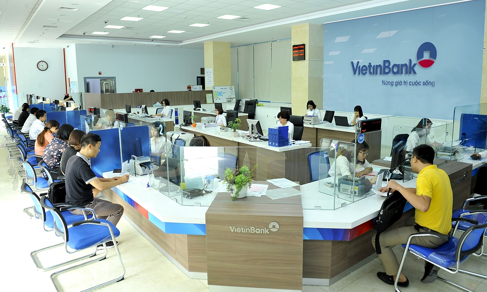 VietinBank rolls out solutions to cut lending rates by up to 2% annually